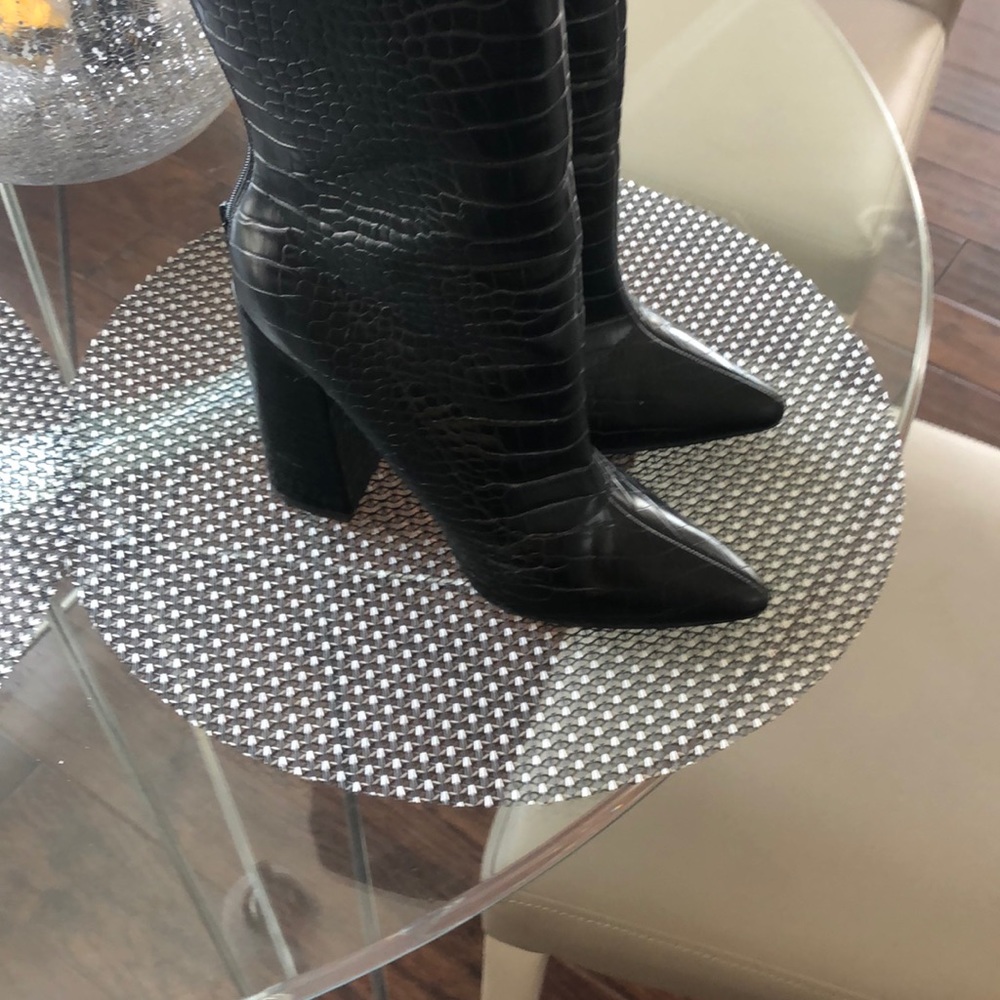 Alligator booties